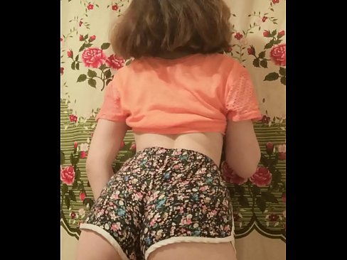❤️ Sexy junges Babe zieht ihre Shorts vor der Kamera aus ❤️❌ Just porn bei uns ☑