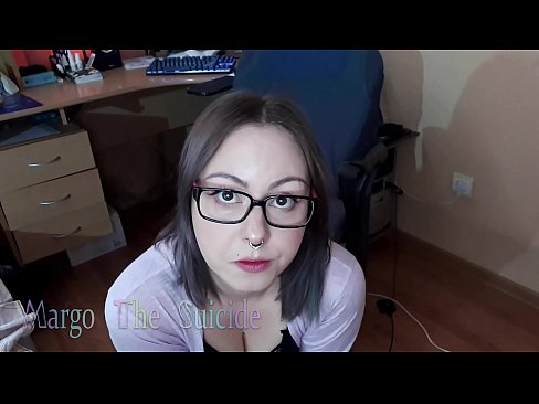 ❤️ Sexy Girl mit Brille saugt Dildo tief vor der Kamera ❤️❌ Just porn bei uns ☑