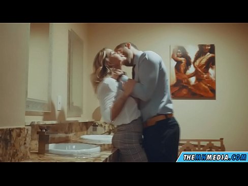 ❤️ Wenn eine vollbusige Blondine dich in einer öffentlichen Toilette verführt ❤️❌ Just porn bei uns ☑
